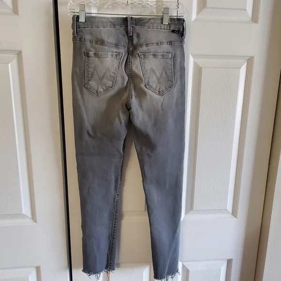 MOTHER HIGH WAISTED LOOKER . SKINNY LEG. SZ 25. STRETCH GREY. RAW HEM. - Picture 4 of 8